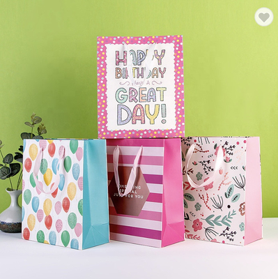 Bom preço. Embalagem de bolsas de papel recicláveis Bolsas de presente de Natal on-line