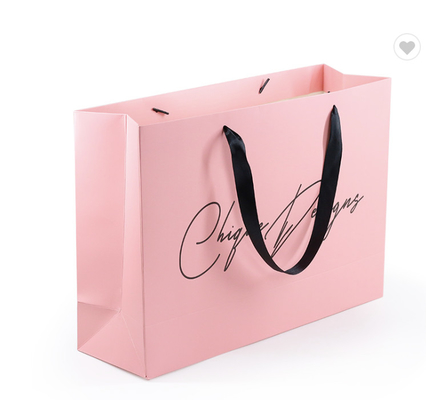 Bom preço. Sacos de mercadorias de papel brilhante reciclado para compras de presentes com logotipo personalizado on-line